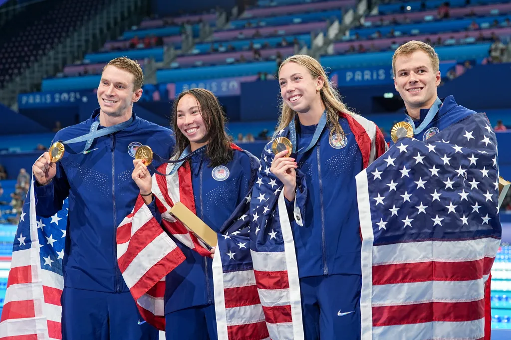 USA Triumphs in Mixed 4x100m Medley Relay, Sets New World Record